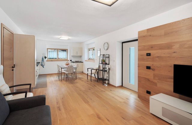 Apartamento 'Appartamento Rododendro' con vistas a la montaña, terraza privada y Wi-Fi