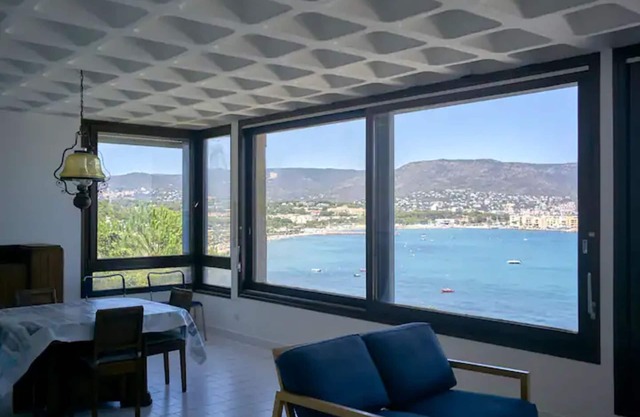 Apartamento 'Accès Direct À La Mer' con vistas al mar, terraza privada y Wi-Fi
