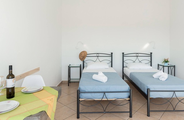 Apartamento "Aegean Blue Santorini Perivolos 1" con vistas al mar, terraza compartida y Wi-Fi