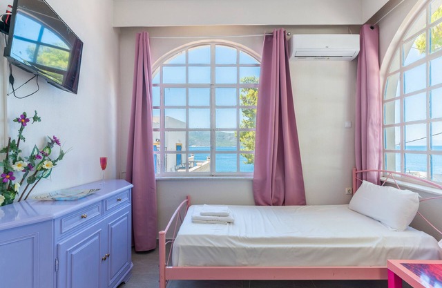 Apartamento 'Afroditi' con vistas al mar, Wi-Fi y aire acondicionado