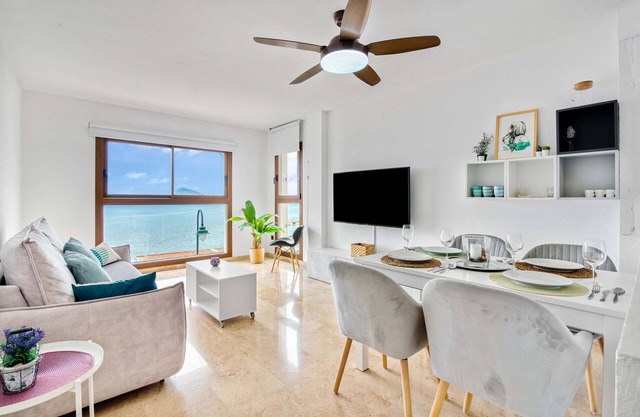 Apartamento 'Almar Suite' con vistas al mar, Wi-Fi y aire acondicionado