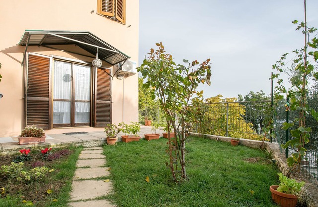 Apartamento "Ambra" con vistas a la montaña y balcón