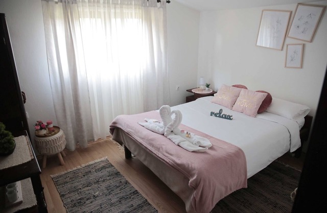 Apartment Amigo - Two Bedroom Apartment with Terrace and swimming pool