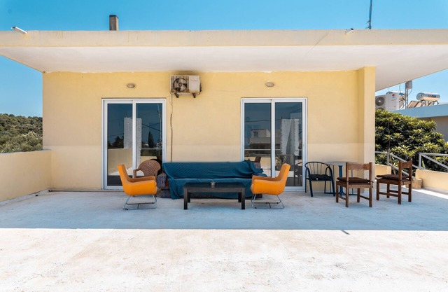 Apartamento 'Anthi 1 Para 3 Personas' con terraza compartida, jardín y aire acondicionado
