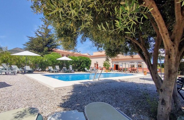 Apartamento 'Apartamento Almendro' con vistas a la montaña, Wi-Fi y aire acondicionado.