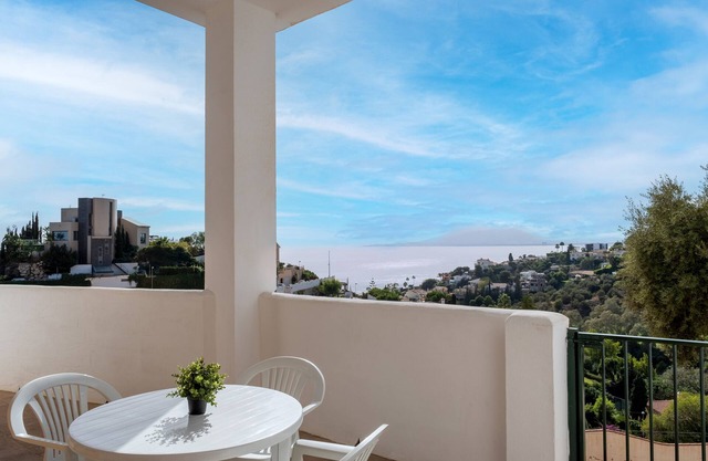 Apartamento 'Apartamento Vistas Golf Y Bahía' con vistas al mar, Wi-Fi y aire acondicionado