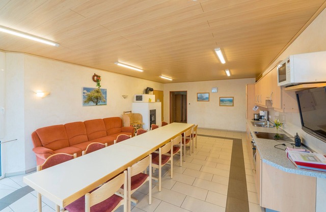 Apartment 'Apfelbaum' with Mountain View, Wi-Fi and Air Conditioning
