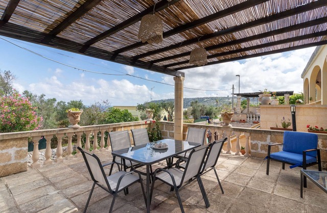 Apartamento 'Appartamento Glicine' con vistas al mar, terraza privada y Wi-Fi