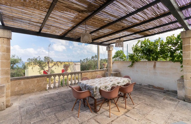 Apartamento 'Appartamento Rosa' con vistas al mar, terraza privada y Wi-Fi