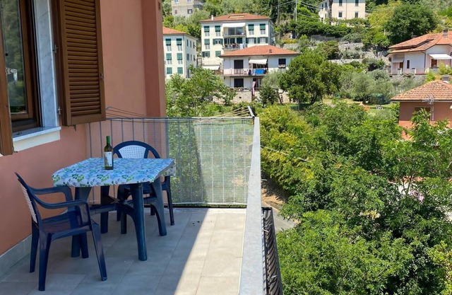 Apartamento 'Appartamento La Valle Degli Ulivi' con vistas al mar, terraza privada y Wi-Fi