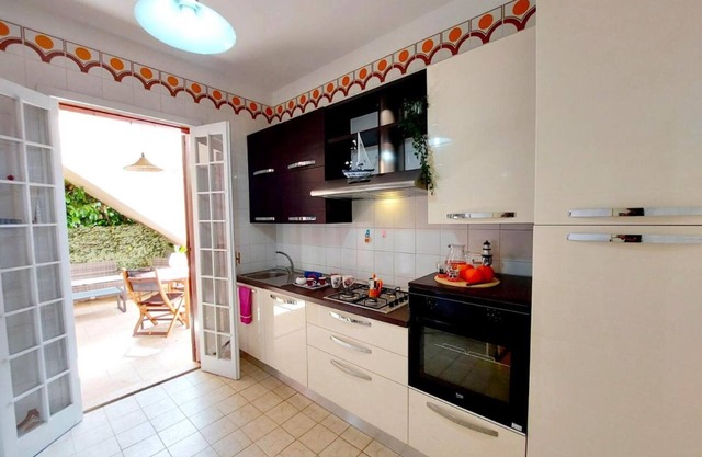 Apartment 'Appartamento Giglio' with Private Terrace and Air Conditioning