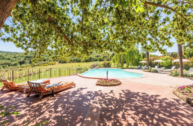 Apartamento 'Appartamento Palazzina' con vistas al lago, piscina compartida y Wi-Fi