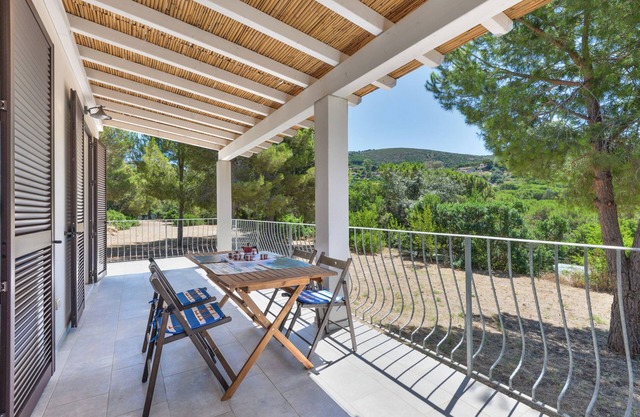 Apartamento 'Artistica 6' con vistas al mar, terraza compartida y aire acondicionado.