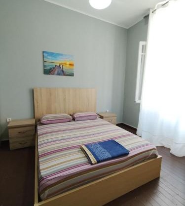 Apartment Atiki metro shared bathroom and kitchen