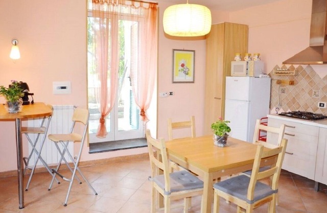 Apartamento "B" en villa con jardín, parking y wifi