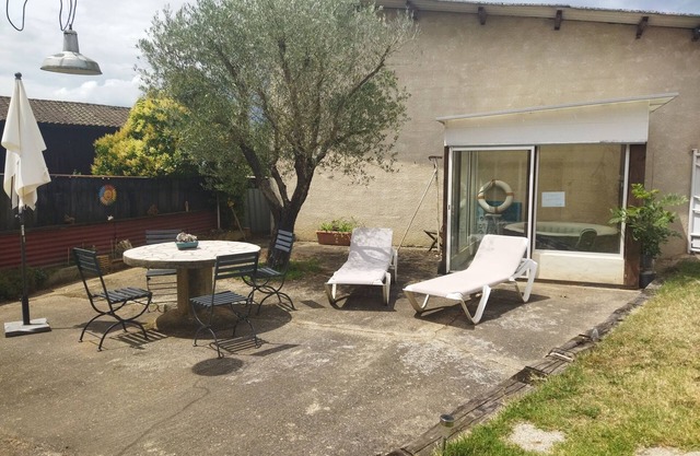 Apt: with office, bathroom, equipped kitchen, fenced garden for animals