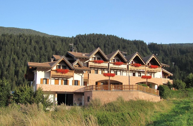 Apartamento "Bazzanella 1" con vistas a la montaña, jardín y Wi-Fi