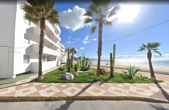 Apartment 'Beach House' with Wi-Fi and Air Conditioning