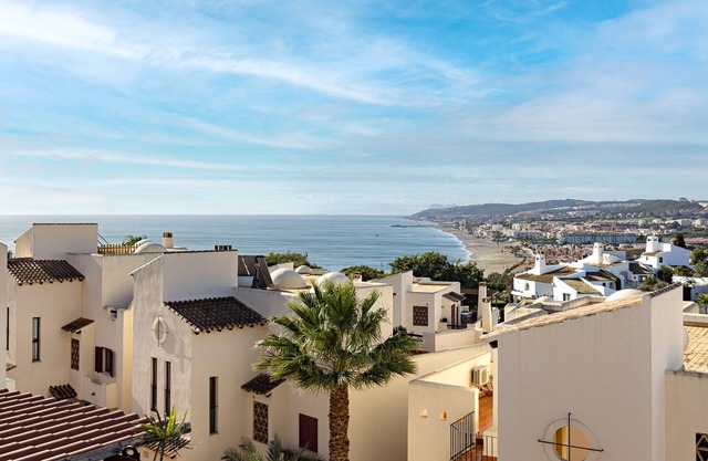 Apartamento "Beautiful Penthouse" con vistas al mar, piscina compartida y Wi-Fi