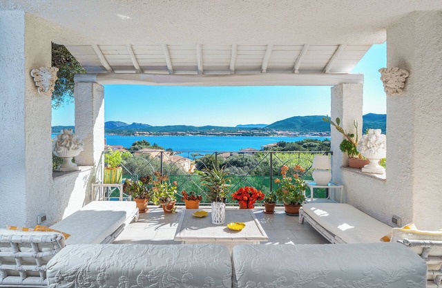Apartamento 'Bella Vista Marinella 1' con vistas al mar, terraza, aire acondicionado y Wi-Fi