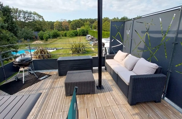 Apartment between land and sea