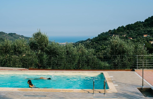 "Bilocale Mare" con vistas a la montaña, piscina, Wi-Fi, A/C, terraza y jardín