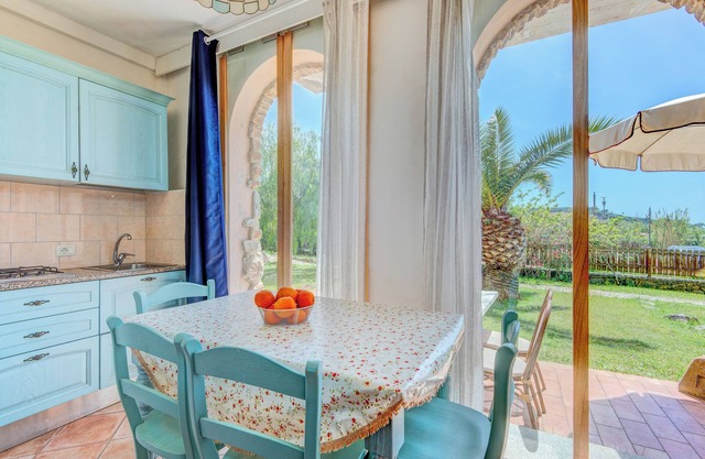 Apartamento 'Castillo de Bilocale' con piscina compartida, Wi-Fi y aire acondicionado