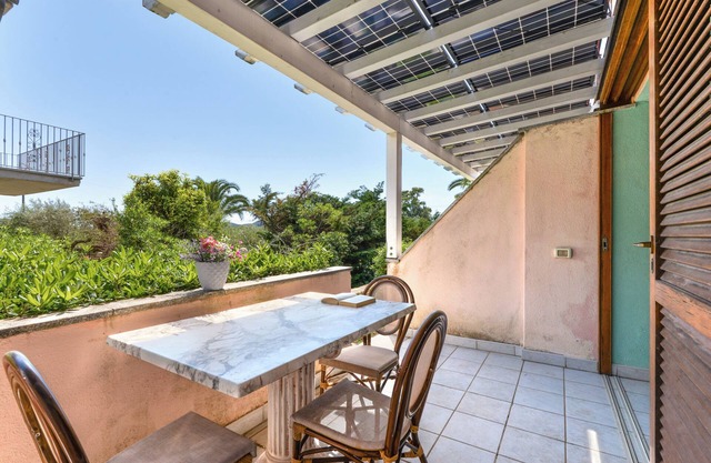 Apartamento 'Bilocale Dolores' con piscina compartida, Wi-Fi y aire acondicionado