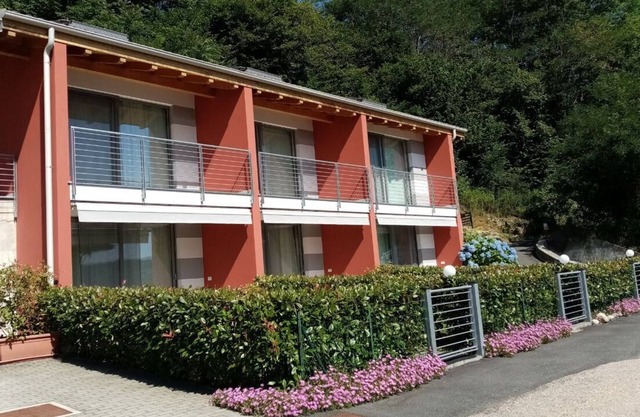 Apartamento "Blue" en la casa con vista al lago, aparcamiento y playa privada