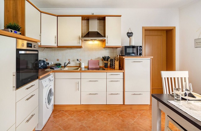 Apartment 'Blüteno1' with Private Terrace, Private Garden and Wi-Fi