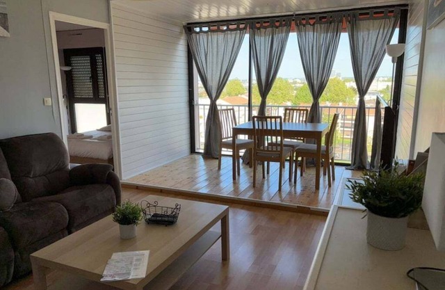 Apartment Bordeaux Mérignac with Parking
