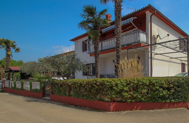 Apartamento Boris situado en el pequeño pueblo de Dajla a solo 40 metros de la playa.
