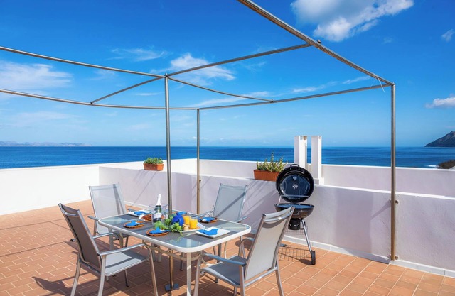 Apartamento Brisa Marina con vistas al mar, vistas a la montaña, Wi-Fi, balcón y jardín