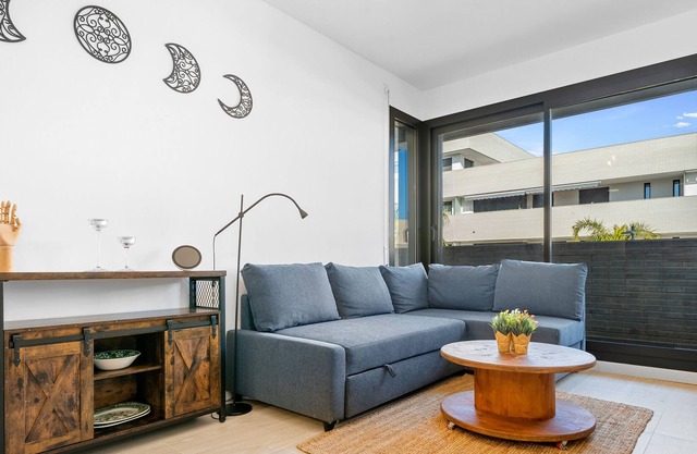 Apartamento 'Brisa By Enjoy Rocas Doradas' con vistas al mar, Wi-Fi y aire acondicionado.