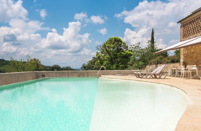Apartamento 'Brotes Castagno' con piscina compartida, Wi-Fi y aire acondicionado