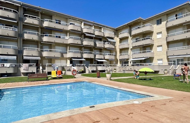 Apartamento junto a Playa Griells con Piscina