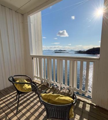 Apartment by the sea in Henningsvær