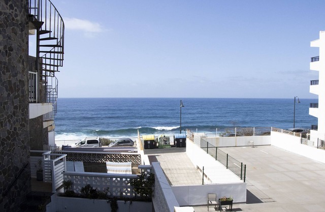 Apartamento al lado del mar con jardín en Bajamar