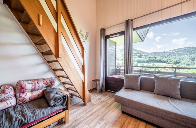 Apartamento 'Calme, Nature Et Tranquilité' con vistas al lago, balcón y Wi-Fi