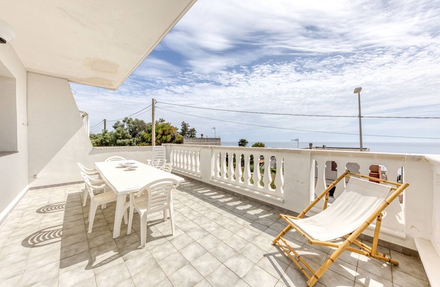 Apartamento 'Casa Vacanze Le Carrube' con vistas al mar, terraza privada y aire acondicionado