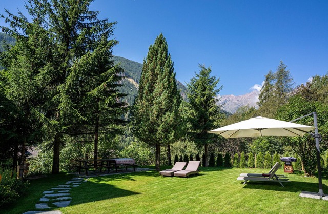 Apartamento 'Casa Ai Laresi 1' con vistas a la montaña, jardín privado y Wi-Fi