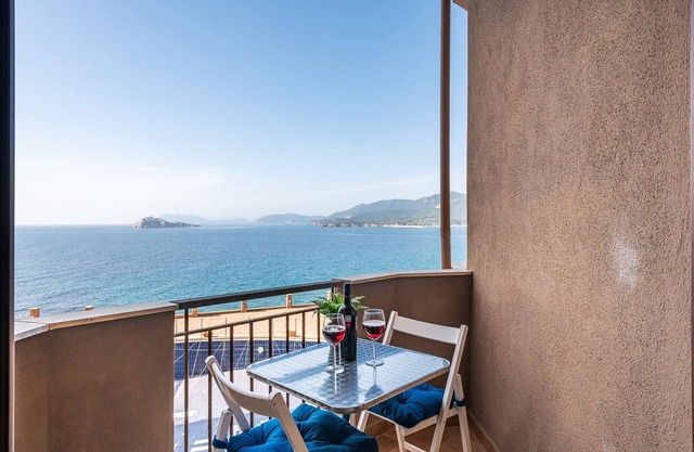 Apartamento 'Casa da AMare' cerca de la playa con balcones y A/C