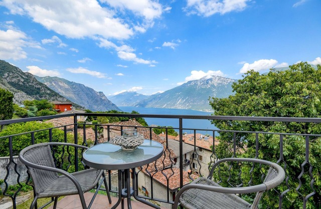 Apartamento 'Casa Doss' con vistas al lago, terraza privada y Wi-Fi