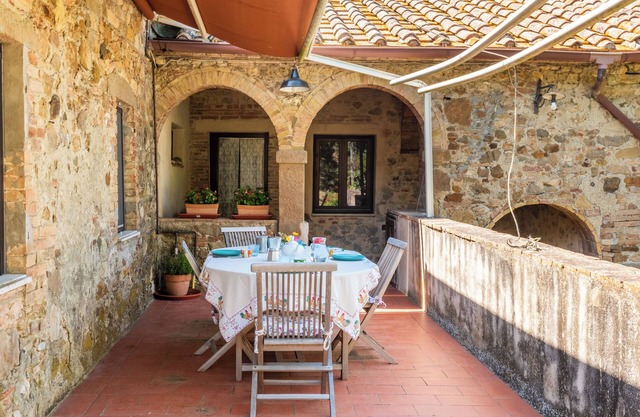 Apartamento 'Casa En Antiguo Caserío' con vistas a las montañas, piscina comunitaria y Wi-Fi