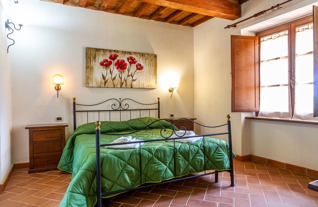 Apartamento 'Casa Vacanza Il Carpignone 2' con vistas al lago, piscina y jardín
