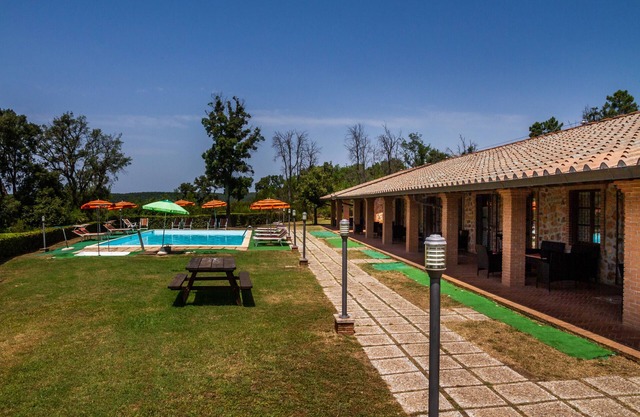 Apartamento "Casa Vacanza Il Carpignone 5" con vistas al lago, piscina comunitaria y jardín