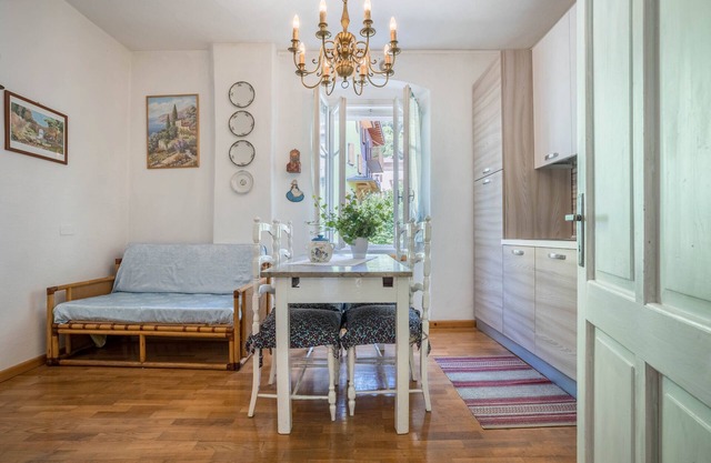 Apartamento 'Casa Nel Borgo Edera' con vistas a las montañas y jardín compartido