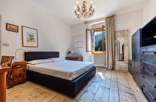 Apartamento "Casa Nel Borgo Iris" con vistas a las montañas y jardín compartido