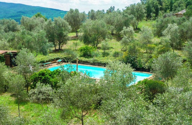 Apartamento 'Casa Rosa A Murlo' con piscina compartida, Wi-Fi y aire acondicionado