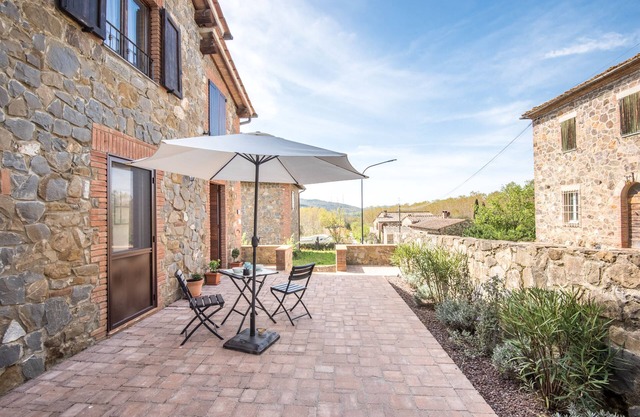 Apartment 'Casa Rossa In Tuscan Countryside' with Private Terrace, Wi-Fi and Air Conditioning